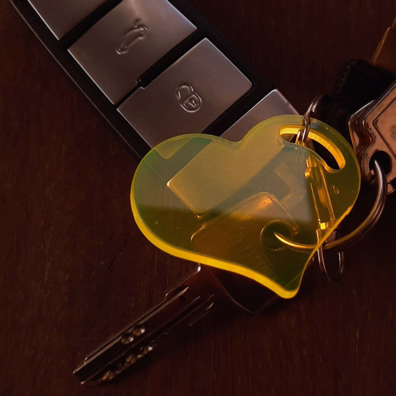 Anhänger / leuchtende Herzen 5 SunForm-Sonnenfänger SunForm-Sonnenfänger: Anhänger Herz gelb