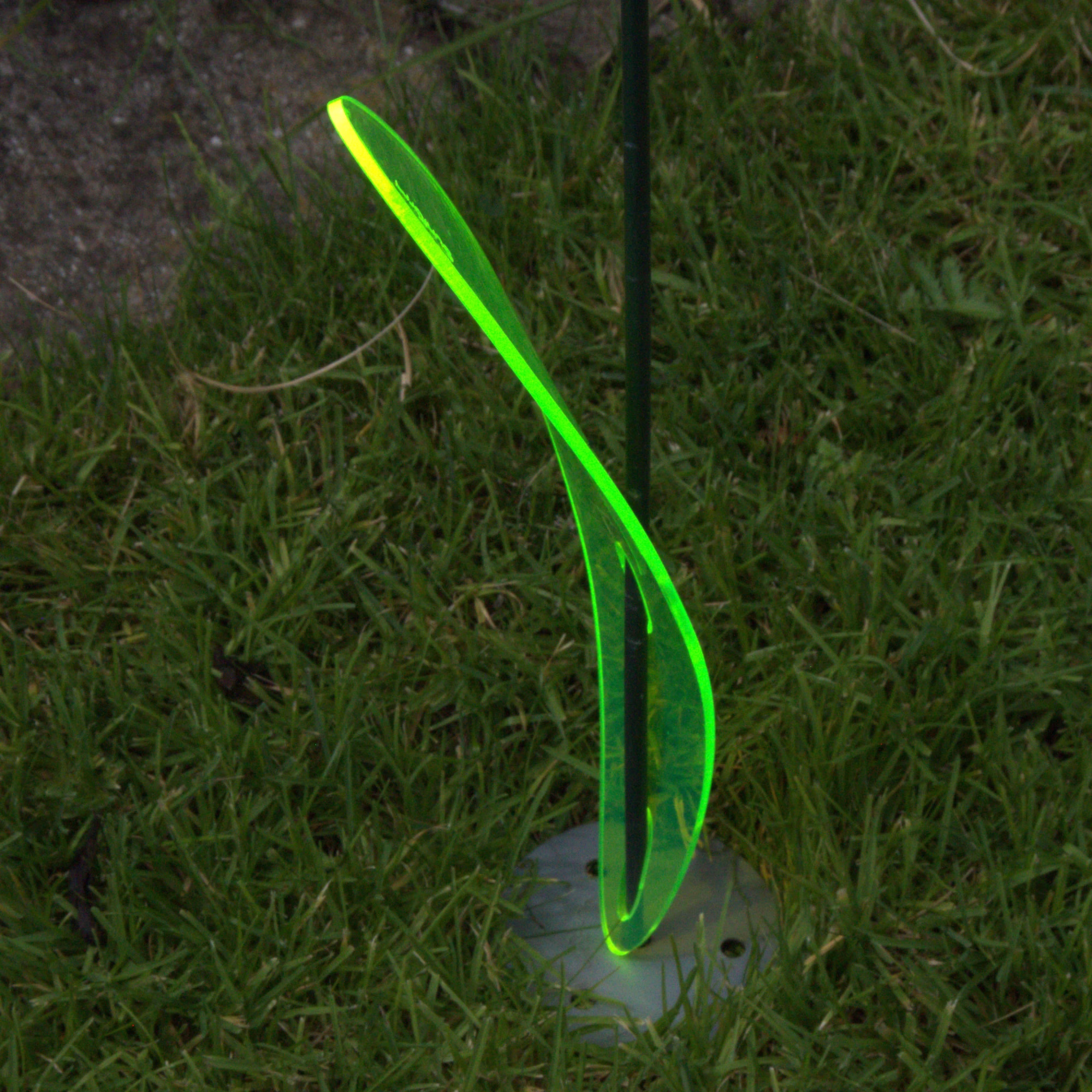 Sonnenfänger Allium – Leuchtende Gartendeko & Gartenstecker 6 SunForm-Sonnenfänger SunForm-Sonnenfänger: das leuchtende Allium-Blatt