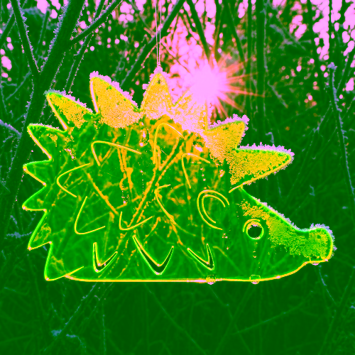 Gartendeko Igel (Stiekelswien) 13 SunForm-Sonnenfänger moderne Gartendeko, grüner Sonnenfänger Igel, Lichtfänger, mit schmelzenden Eiskristallen an Stacheln und Nase. Wetterbeständiger Igel-Sonnenfänger im winterlichen Garten, frostsicheres Material, das auch bei grauem Wetter leuchtet.